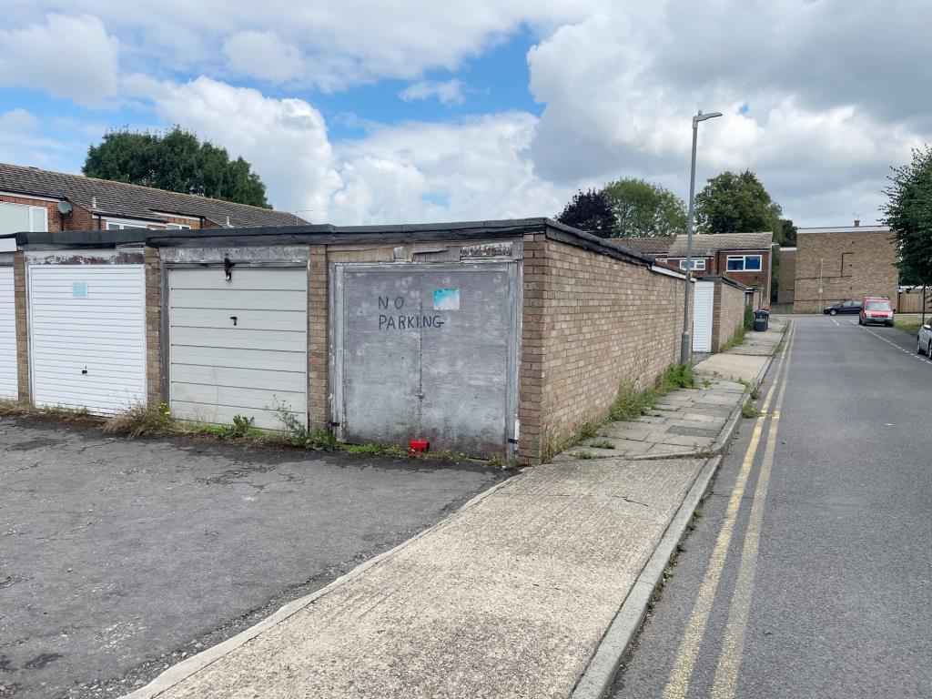 Lot: 176 - FREEHOLD LOCK-UP GARAGE - Garage 72